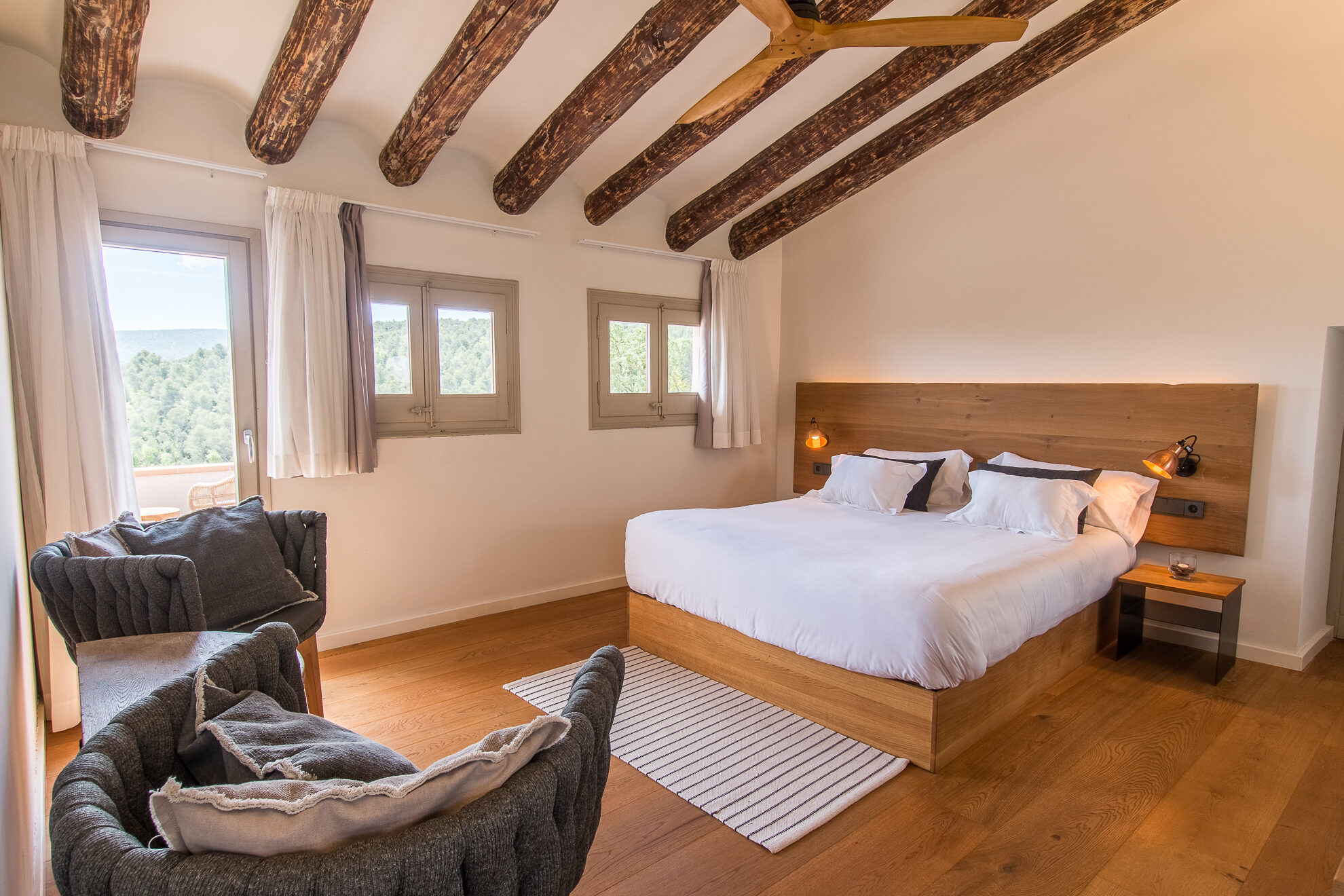 Suite bedroom with mountain view